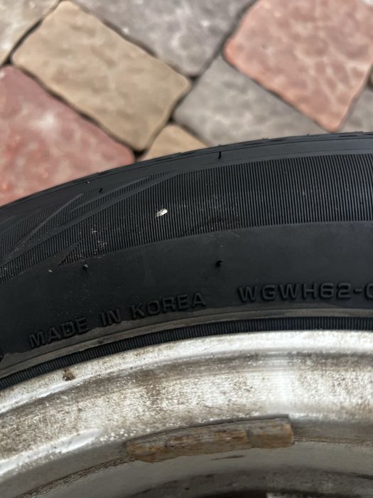 Прдам зимову гуму Nexen  215/55 r 17  ост 7 мм