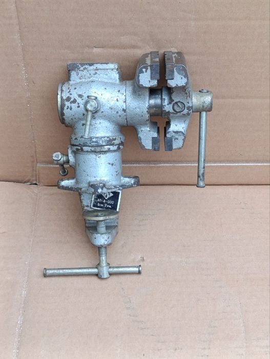 Тиски поворотные АП-800 производство СССР.Новые.Цена 800грн.Внешний ви