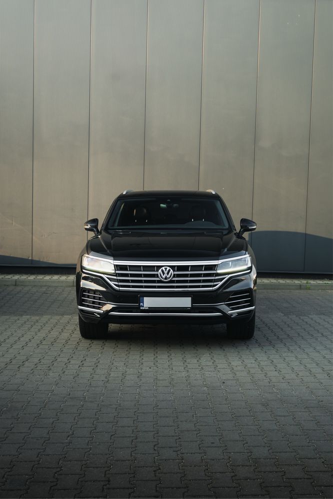 Wynajem TOUAREG VW Suv Wypożyczalnia samochodów luksusowych sport WRO