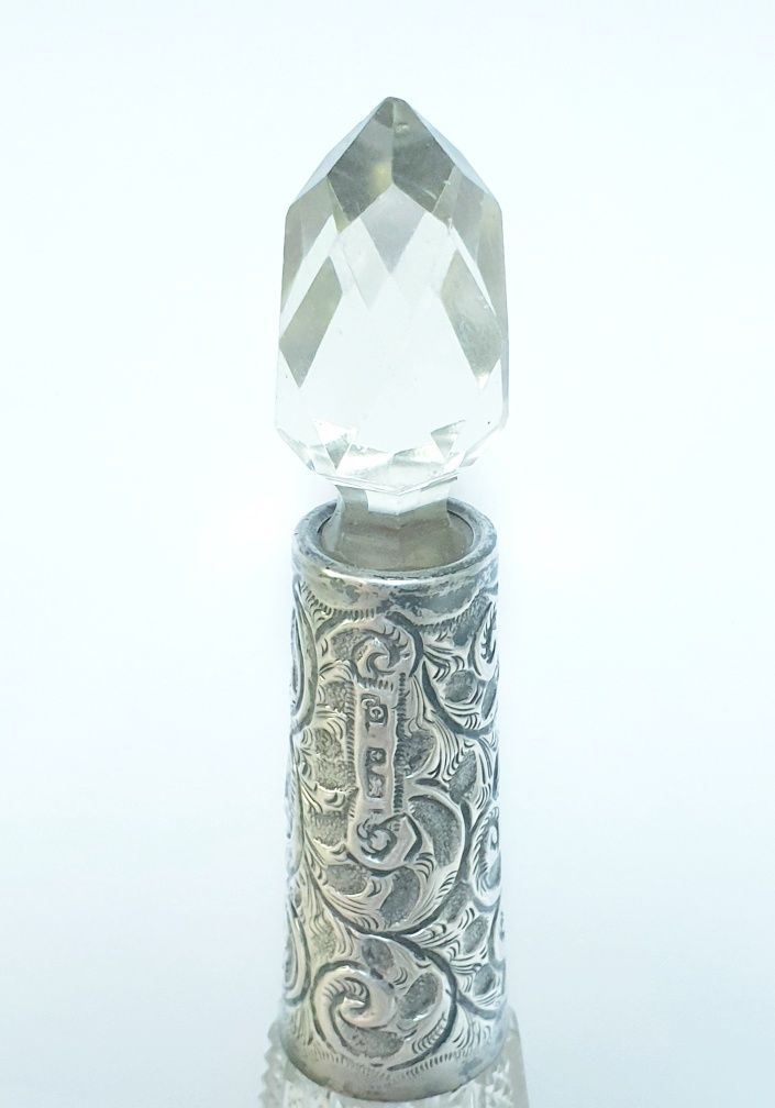 Antigo frasco de perfume em cristal lapidado com prata inglesa