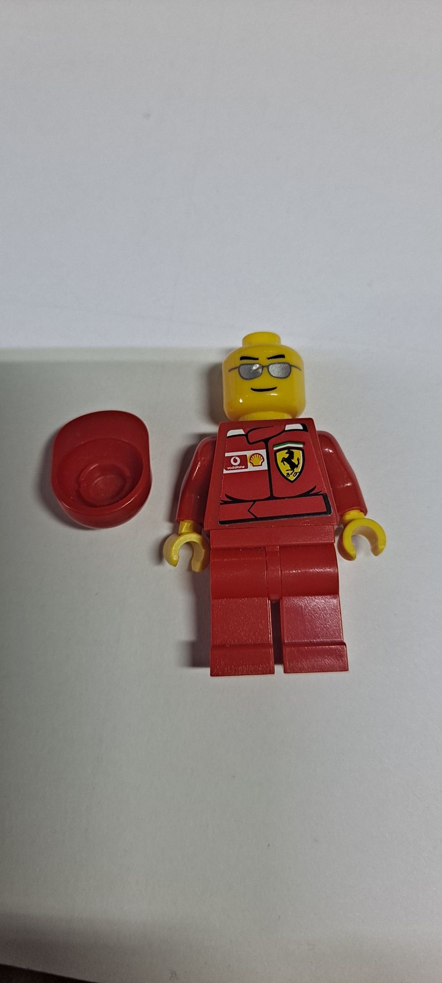 Lego figurka minifigurka rac030s F1 Ferrari Engineer z naklejkami