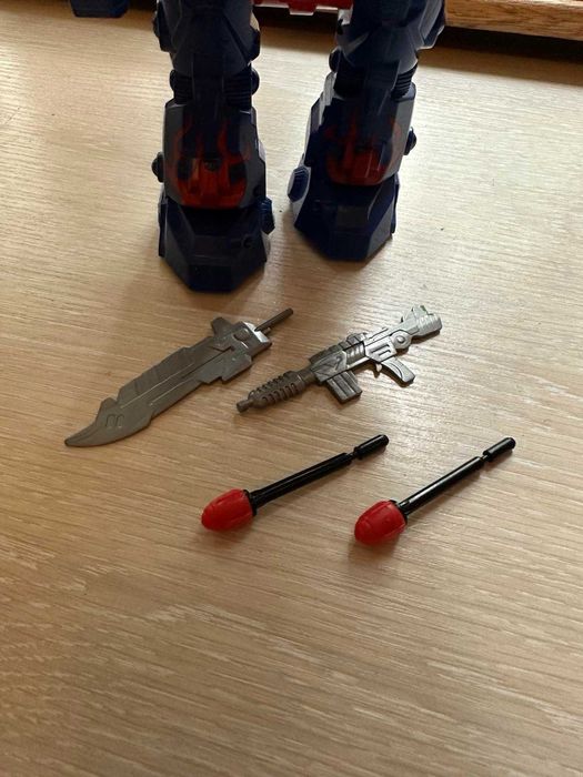 Інтерактивний робот Оптімус Прайм висотою 23 см