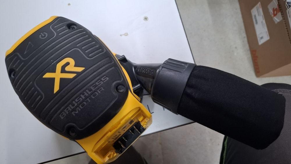 Szlifierka DeWALT DCW210