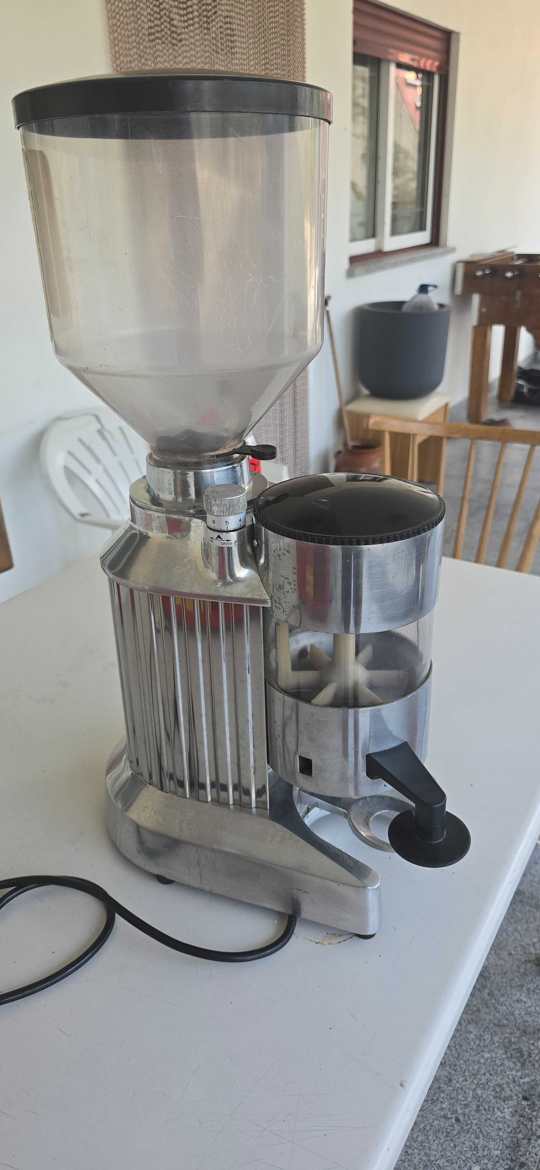 Máquina de moer café profissional