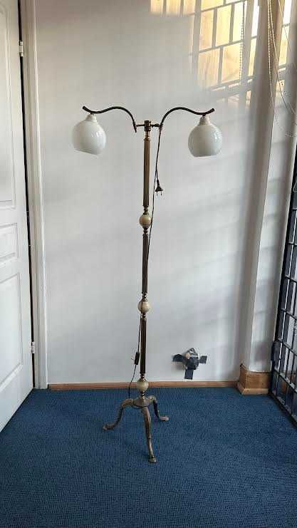 Lampa stojąca mosiężna z onyxem