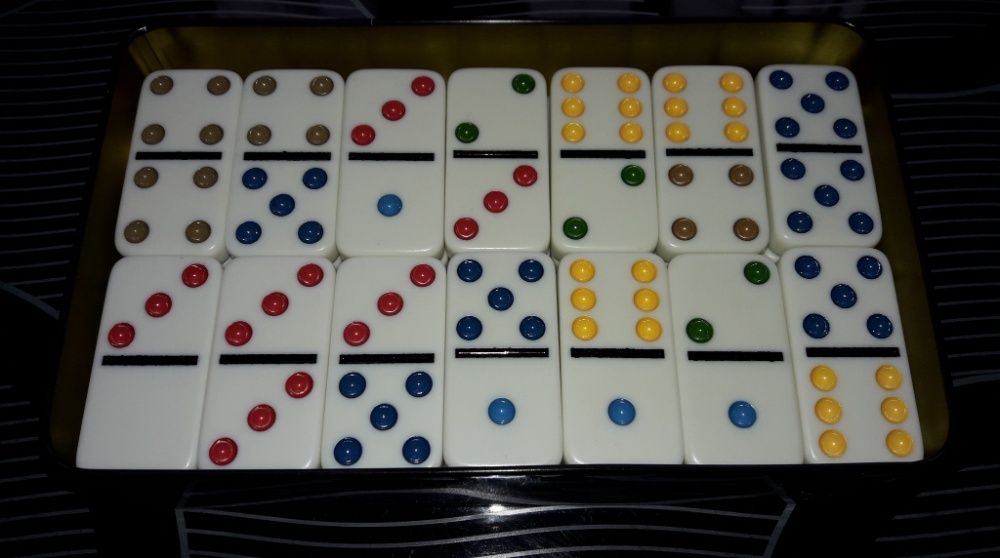Domino - kości do gry - zestaw w metalowym pudełku. Nieużywane