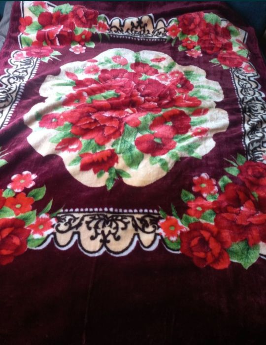 Продам ковдру/покривало нове
Нова, у використанні не була 
Розмір: 180