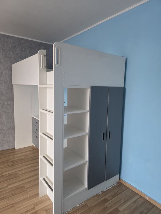 Łóżko piętrowe z biurkiem