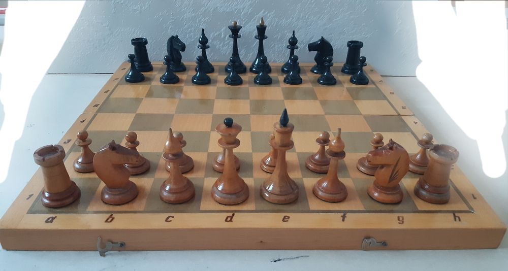 Шахматы  с доской 45 на 45 ,и 37 на 37