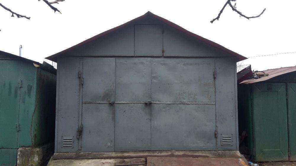 Продам металевий гараж в піщаному карєрі.