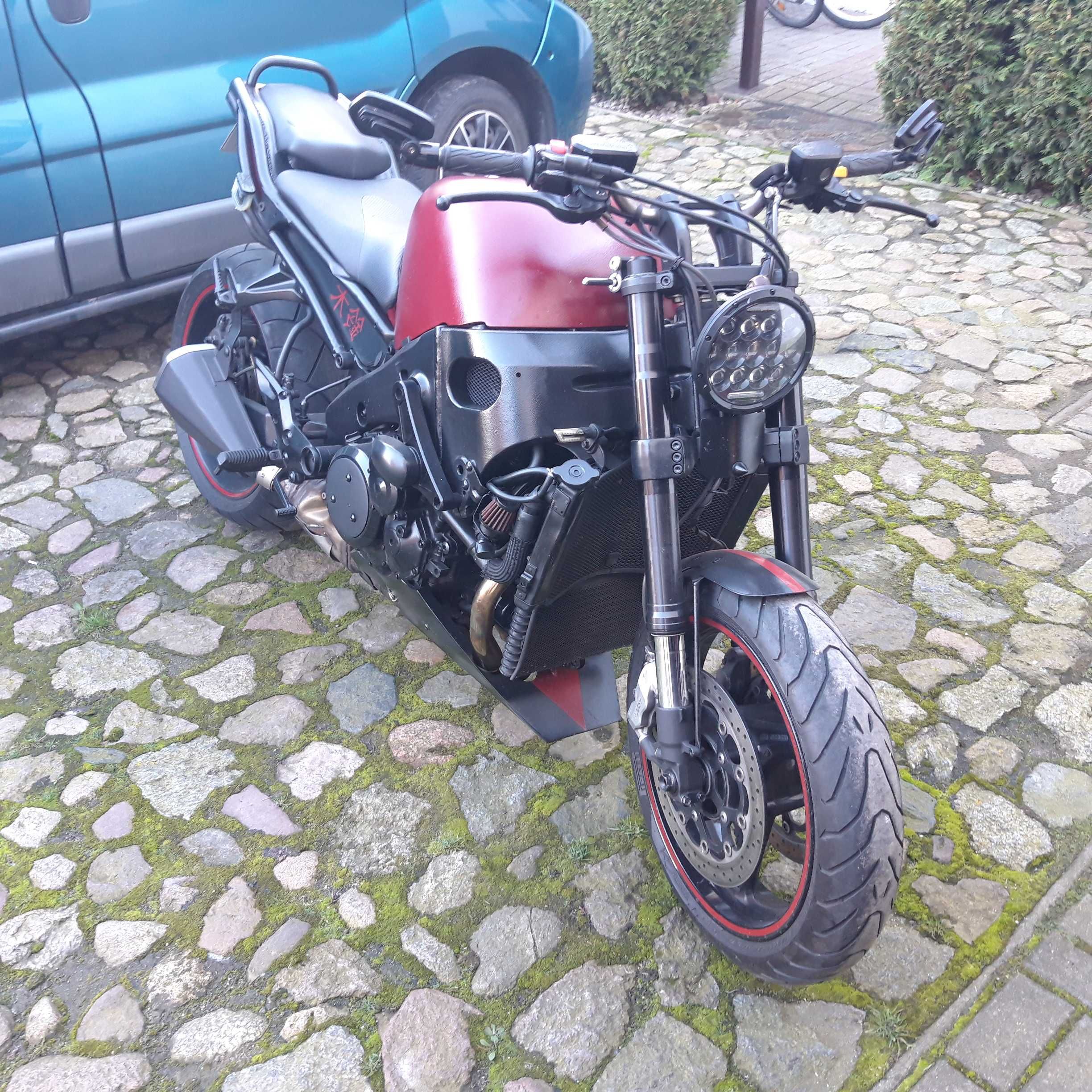 Suzuki  GSX 1300  B KING