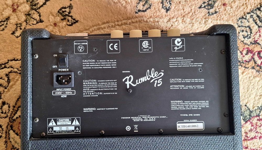 Басовий комбопідсилювач Фендер