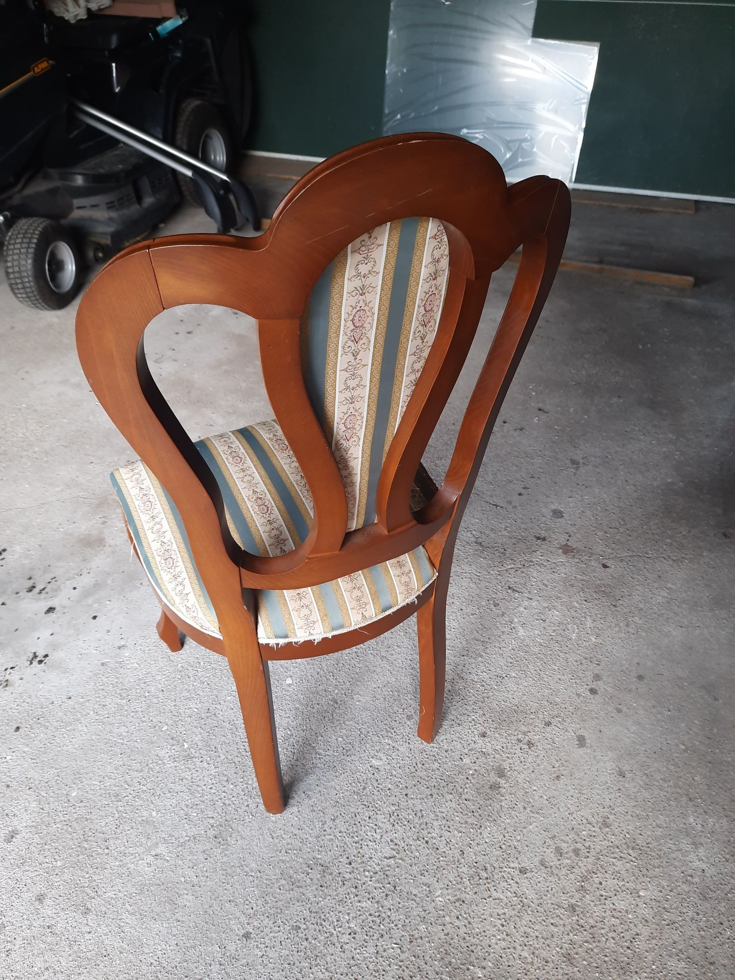 Komplet krzeseł z drewna