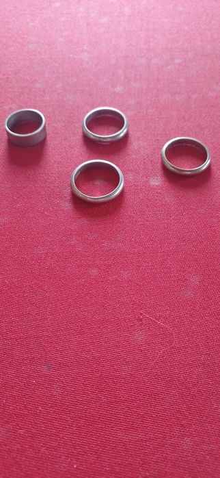 Prata, brincos, pulseiras, fios