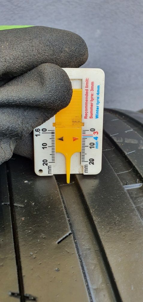 245/35/20 Michelin