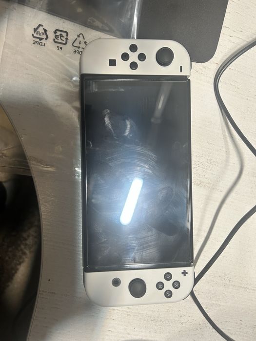 Nintendo Switch OLED + 3 игры и чехол