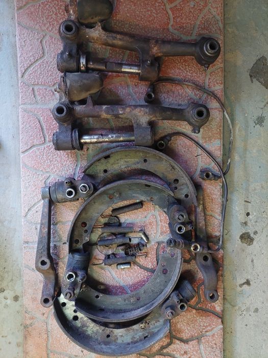 Шкварня, ричаги ,тормозні колодки з циліндрами  на волгу