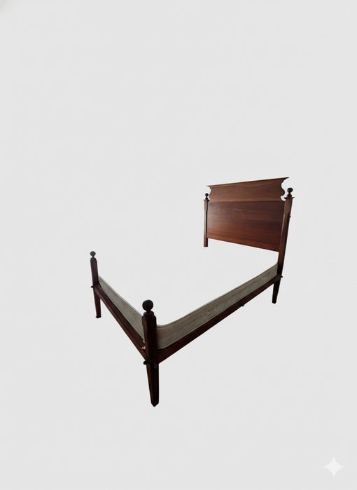 Cama alta em madeira com colchão 140x200