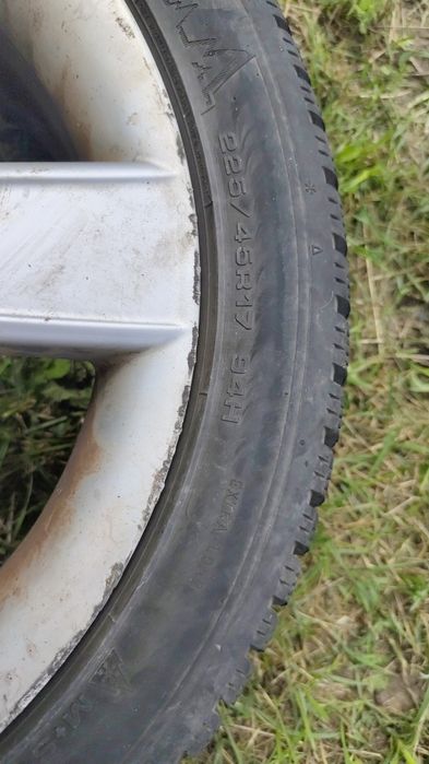 Koła aluminiowe z oponami zimowymi R17 Seat VAG 5x112