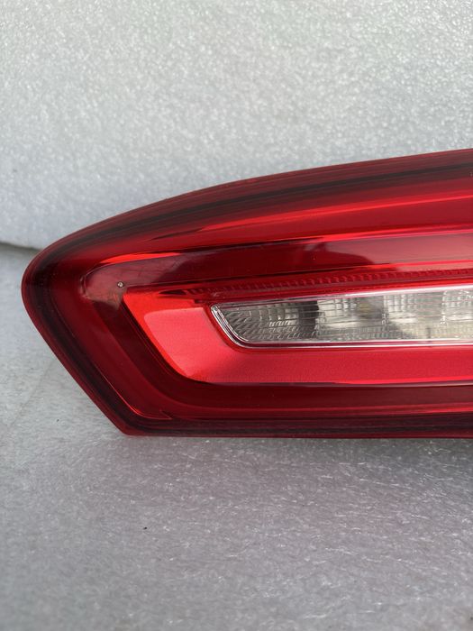 Ford Focus MK4 IV 4 kombi lampa prawy tył prawa tylna w klapę klapy