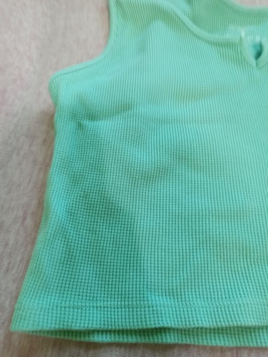 Top damski w kolorze miętowym