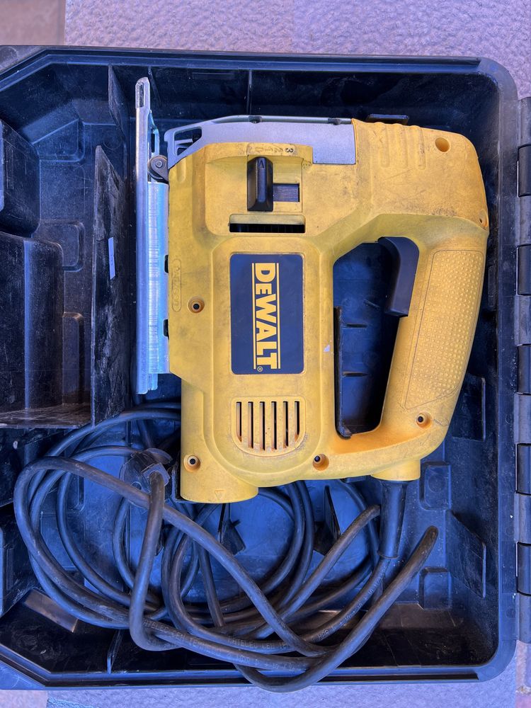 Продам лобзик DeWalt DW320K