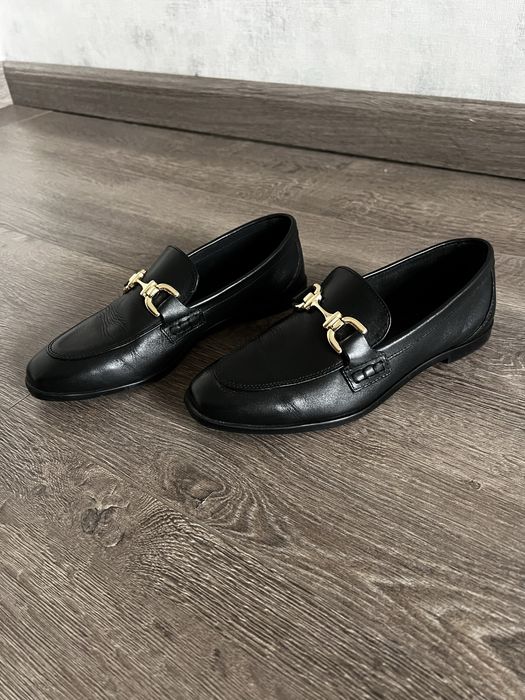 Шкіряні лофери zara