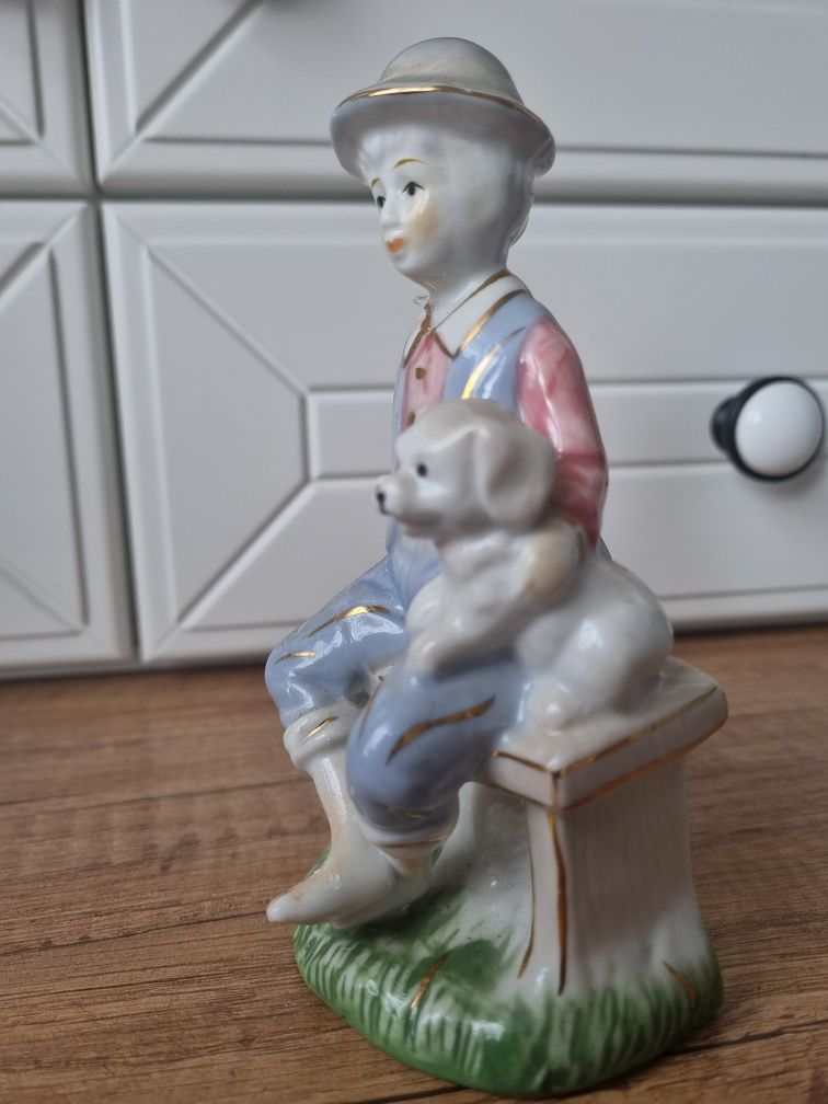Porcelanowa figurka chłopca z psem pierrot Bogucice Poznań