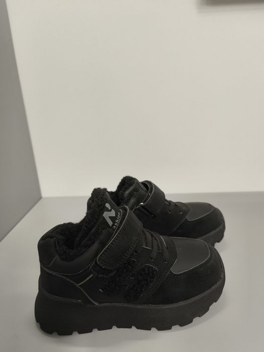 Зимове взуття для дівчинки