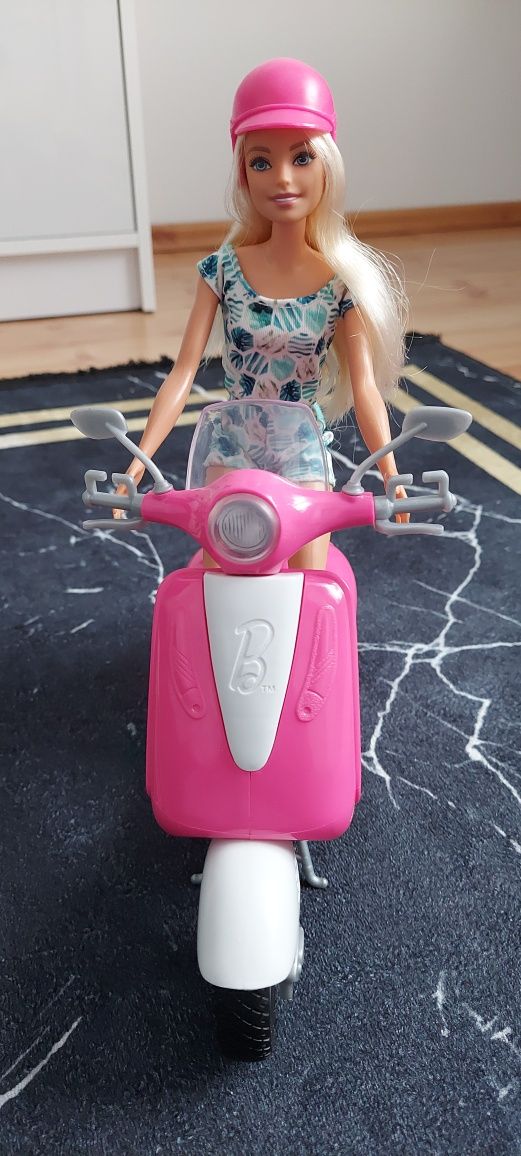 Lalka Barbie plus skuter