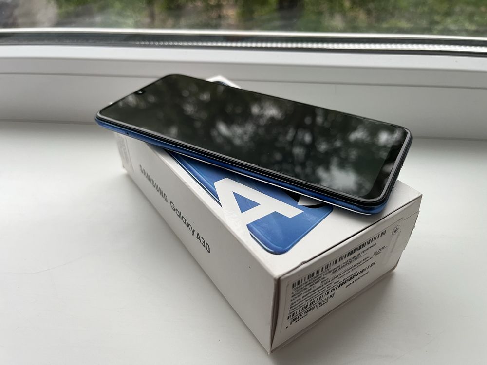 Samsung a30 4-32 gb