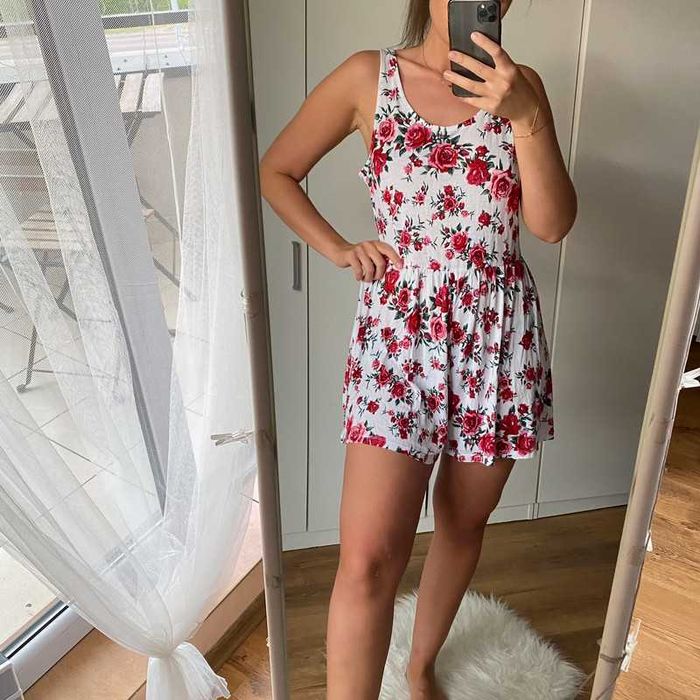 Nowy kombinezon krótki rozmiar M przewiewny biały w róże nowy z metką