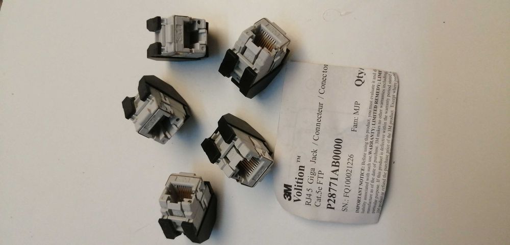 Pack de 18 cabos Ethernet RJ45 testados + 5 núcleos RJ45.