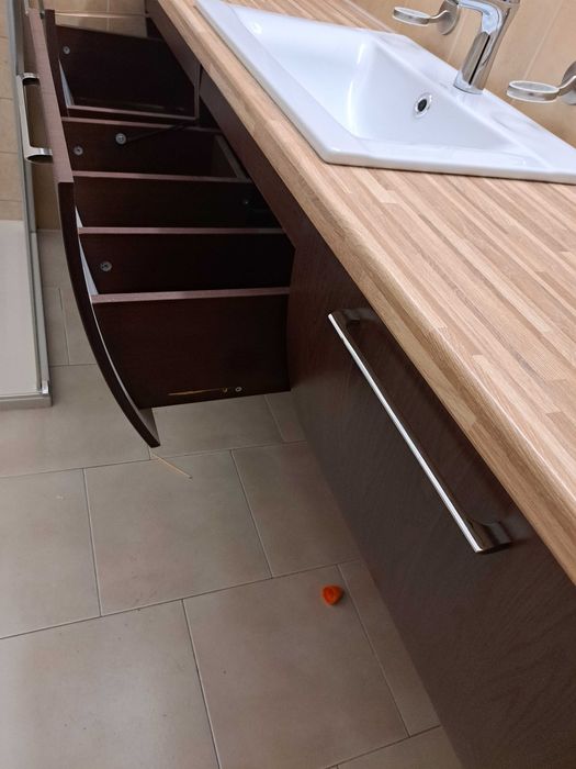 Sprzedam szafki łazienkowe 3+1