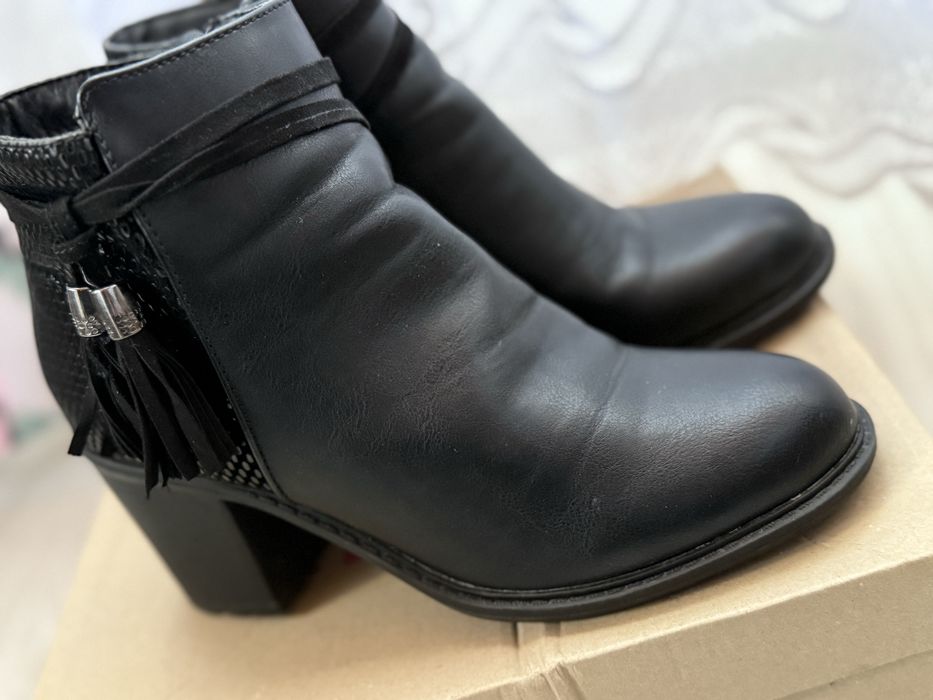 Buty czarne botki na słupku Jenny Fairy CCC r 38