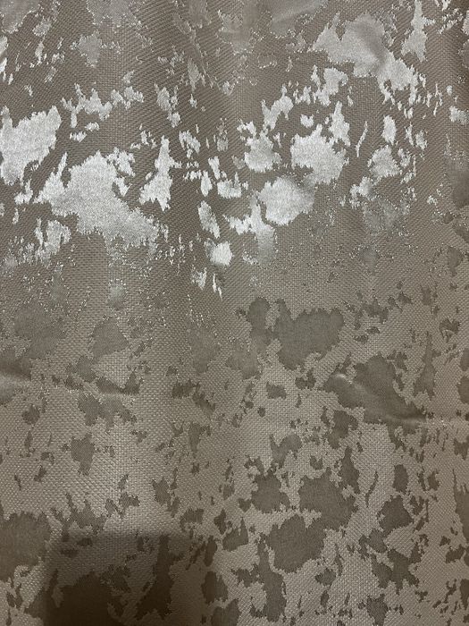 Штори нові підшиті.