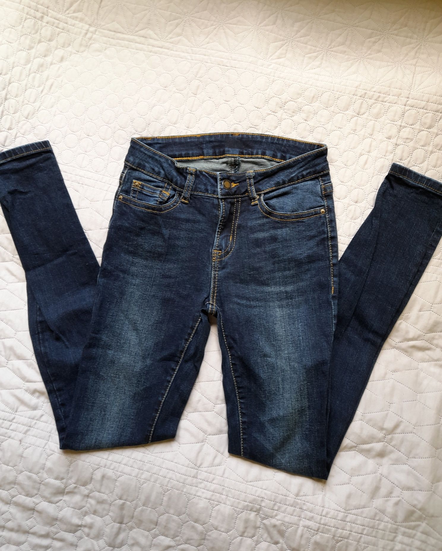 Ciemne grubsze jeansy Amisu S 36