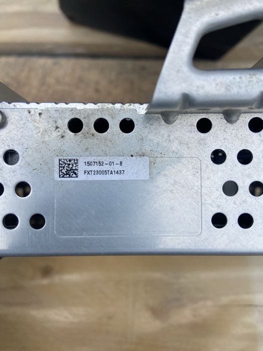 Сабвуфер та підсилювач Tesla Model Y  2023p оригінал