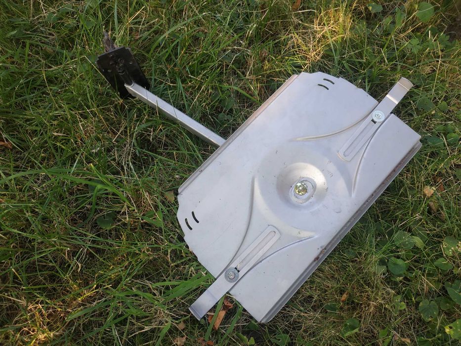 Поворотне кріплення для телевізора, акустики, чи проектора