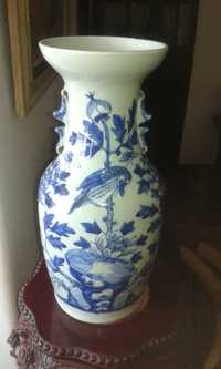 Pote em porcelana da China Séc. XVIII/XIX com 42 cm altura