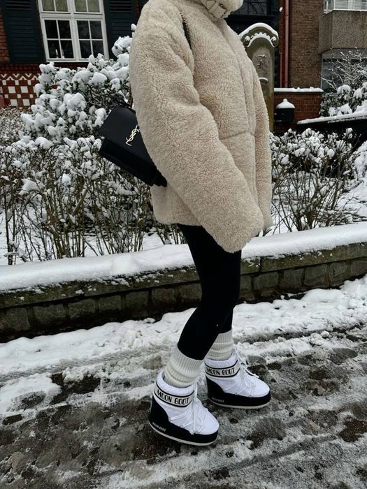 Зимові снігові чоботи жіночі мунбут Moon Boot білі унісекс