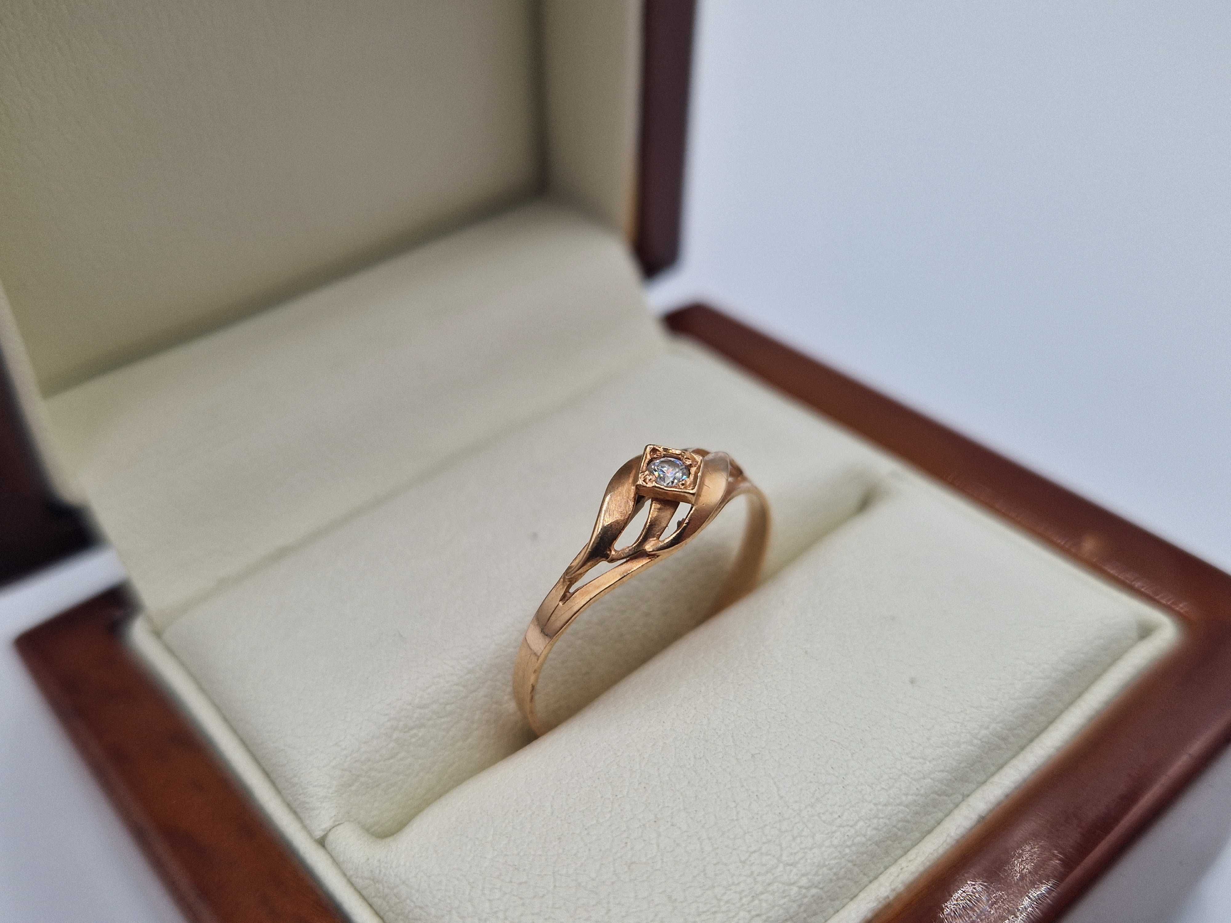 Piękny złoty pierścionek 1,04 g 585 14K R. 16