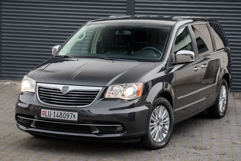 Lancia Voyager 2014R 3.6B 283Ps Automat Navi Xenony 7 foteli El.Dzwi Skora DVD Kamera