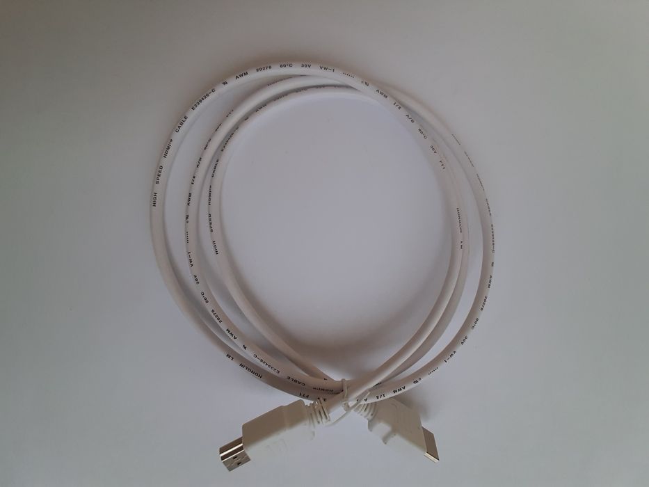 Новый кабель HDMI-HDMI 1,5 метра белого цвета