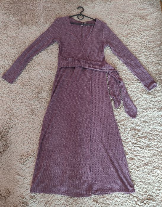 Пляття з розрізом до талії