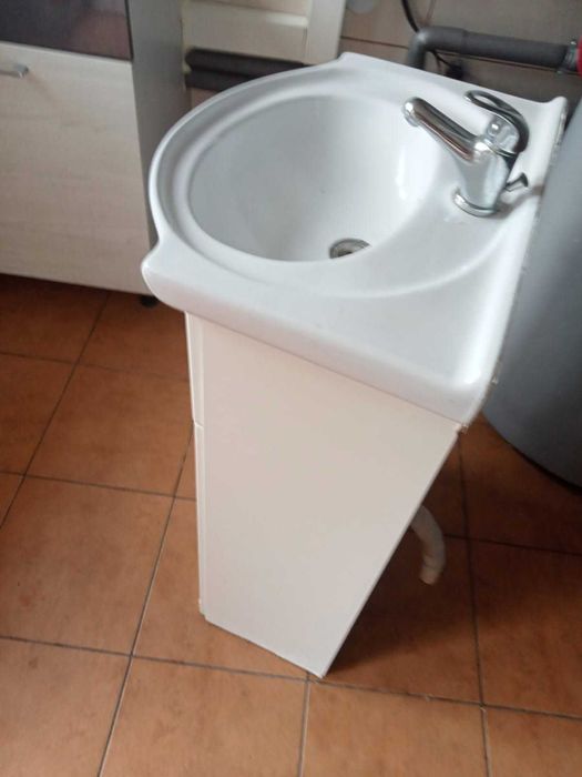Szafka z umywalką + bateria + syfon – dobry stan