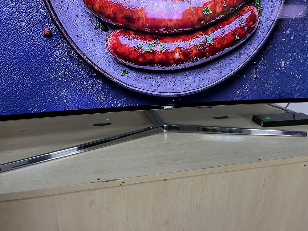 Samsung 55 Преміум 120Hz Квантова матриця вигнутий екран Звук 60Вт
