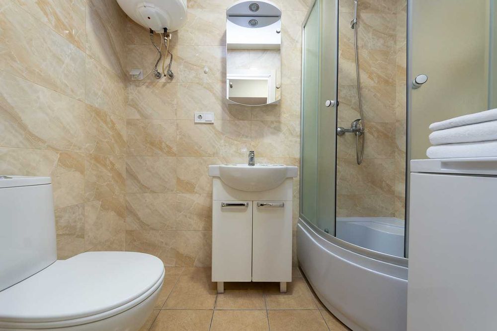 Подобово - простора і комфортна двокімнатна квартира біля метро.