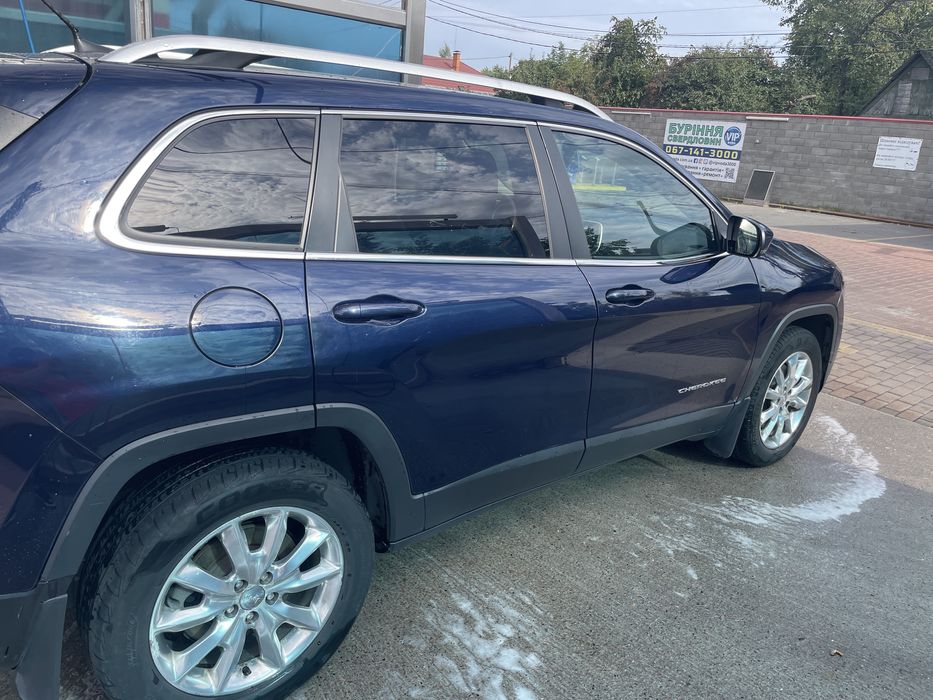 Продам jeep cherokee 2015 року випуску