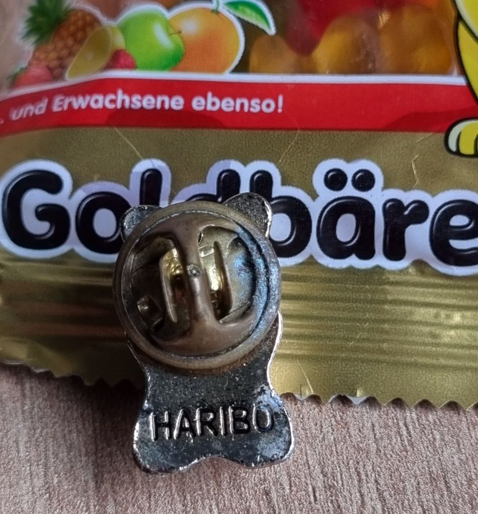 Metalowa przypinka vintage retro miś Haribo pin broszka logo